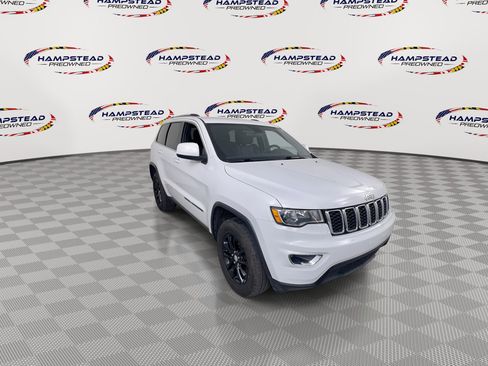 Used 2021 Jeep Grand Cherokee Laredo AWD/4WD image 2