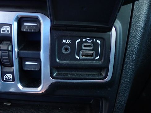 Used 2019 Jeep Wrangler Unlimited Sahara AWD/4WD image 16