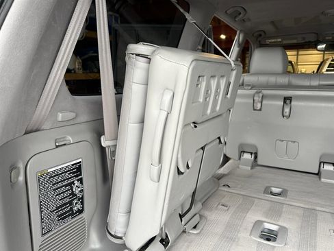 Used 2005 Lexus LX 470 4WD image 89