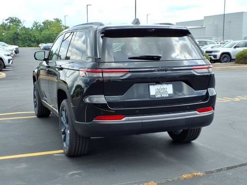 New 2026 Jeep Grand Cherokee Limited AWD/4WD image 16