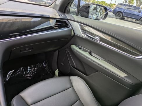 Used 2023 Cadillac XT6 Sport w/ Technology Package AWD/4WD image 16