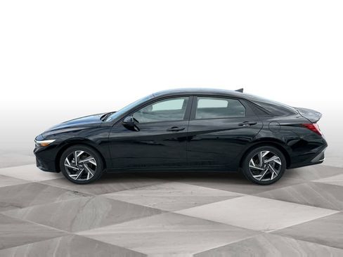 Used 2025 Hyundai Elantra SEL FWD image 5