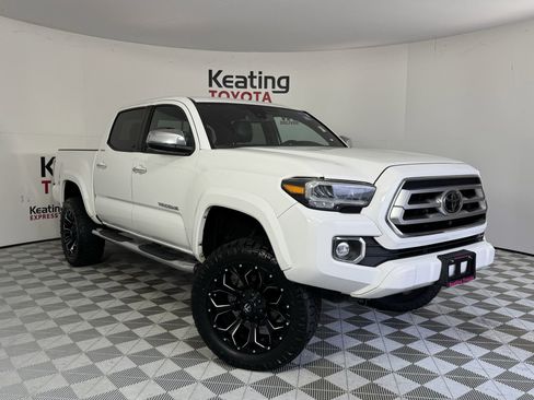Used 2021 Toyota Tacoma Limited AWD/4WD image 3