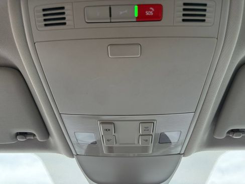 Used 2023 Volkswagen Taos SE FWD image 17