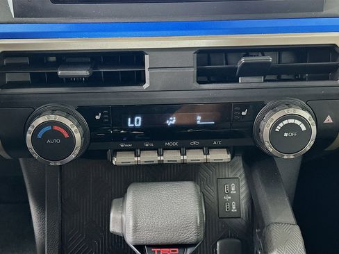 Used 2025 Toyota Tacoma TRD Off-Road image 22