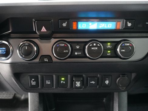 Used 2020 Toyota Tacoma TRD Off-Road w/ Advanced Technology Package AWD/4WD image 20
