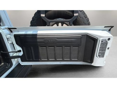 Used 2022 Jeep Wrangler Unlimited Rubicon w/ Xtreme Recon 35" Tire Package AWD/4WD image 26