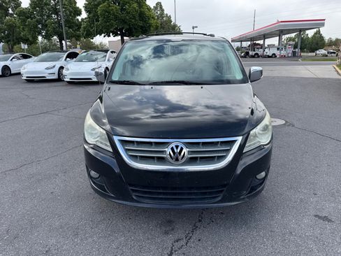 Used 2010 Volkswagen Routan SEL Premium FWD image 8