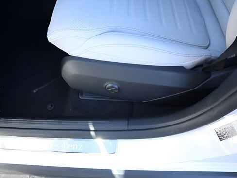 Used 2026 Mercedes-Benz GLC 300 4MATIC image 32