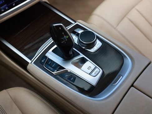 Used 2018 BMW 740i image 44