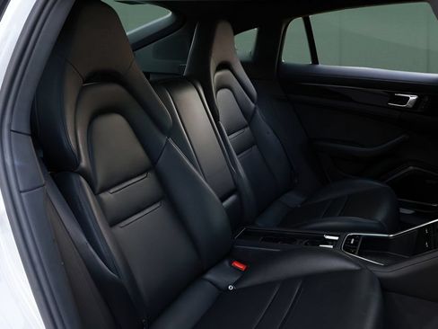 Used 2020 Porsche Panamera RWD image 23