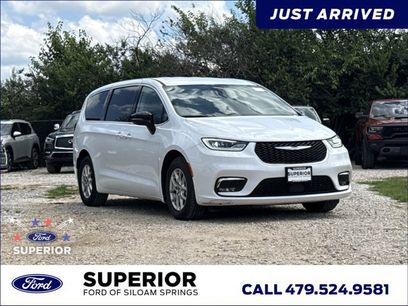 Used 2024 Chrysler Pacifica Touring-L