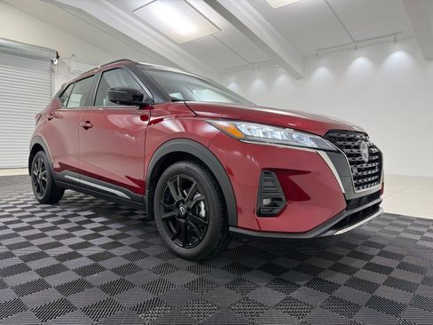 Used 2024 Nissan Kicks SR w/ SR Premium Package FWD image 1