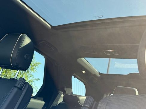 Used 2017 Land Rover Discovery HSE AWD/4WD image 19