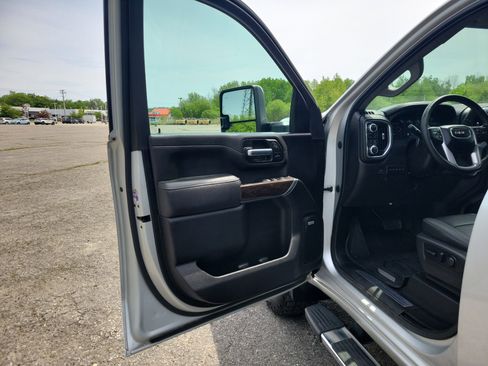 Used 2023 GMC Sierra 2500 SLT w/ SLT Premium Package AWD/4WD image 15