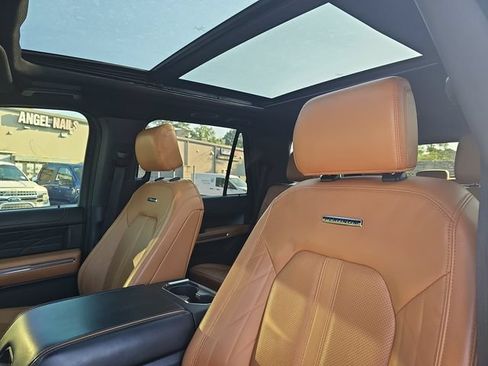 Used 2022 Ford Expedition Platinum RWD image 16