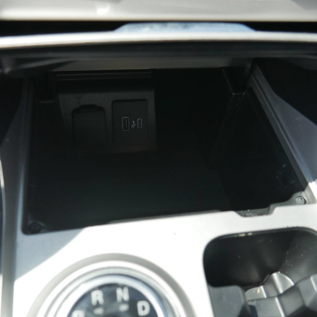 Used 2024 Ford Explorer XLT w/ Equipment Group 202A AWD/4WD image 28