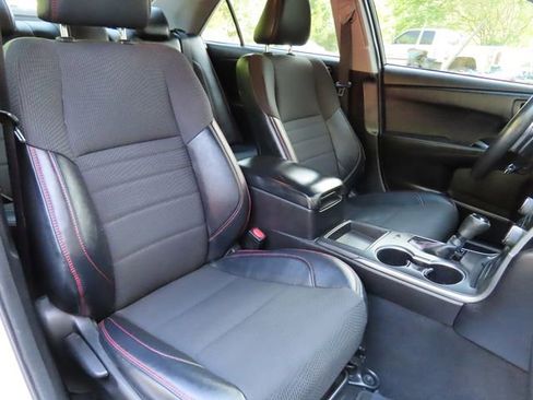 Used 2016 Toyota Camry SE FWD image 32