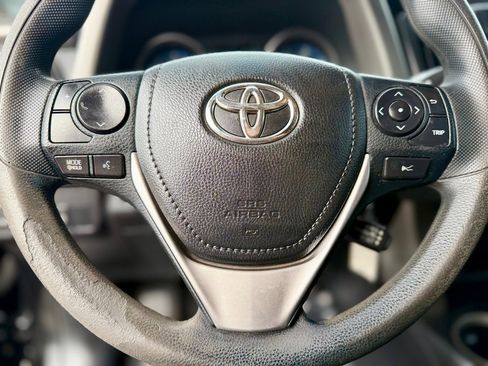 Used 2018 Toyota RAV4 LE w/ All Weather Liner Package AWD/4WD image 29