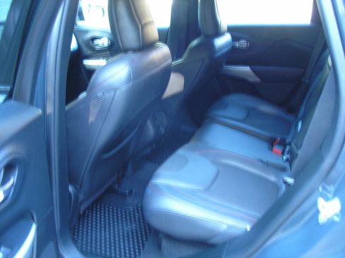 Used 2018 Jeep Cherokee Trailhawk w/ Comfort/Convenience Group image 4