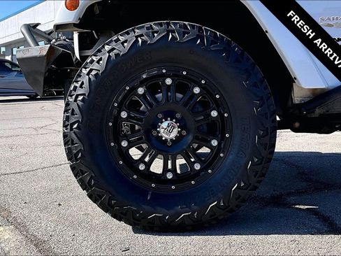 Used 2015 Jeep Wrangler Unlimited Sahara w/ Connectivity Group image 31