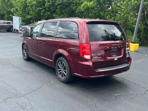 Used 2018 Dodge Grand Caravan GT FWD image 3