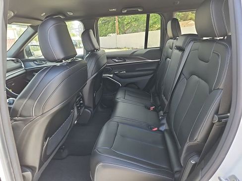 New 2026 Jeep Grand Cherokee Limited image 11