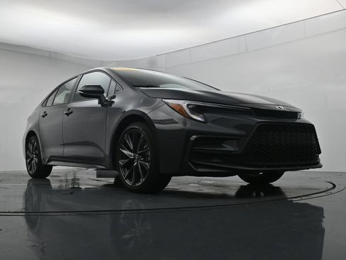 Used 2025 Toyota Corolla SE FWD image 32
