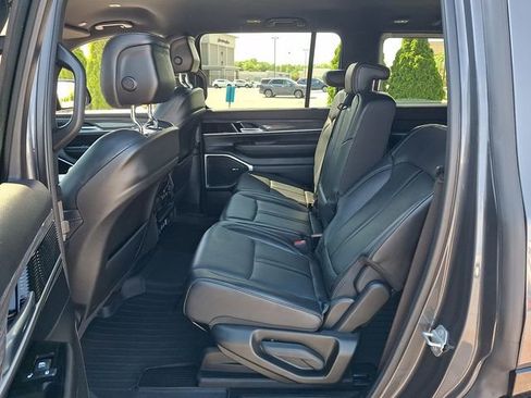 Used 2022 Jeep Wagoneer Series II AWD/4WD image 10