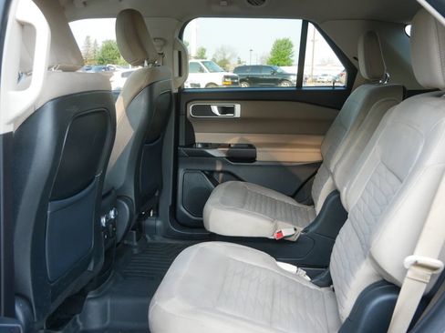 Used 2020 Ford Explorer XLT AWD/4WD image 16