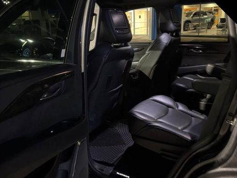 Used 2018 Cadillac Escalade Platinum image 12