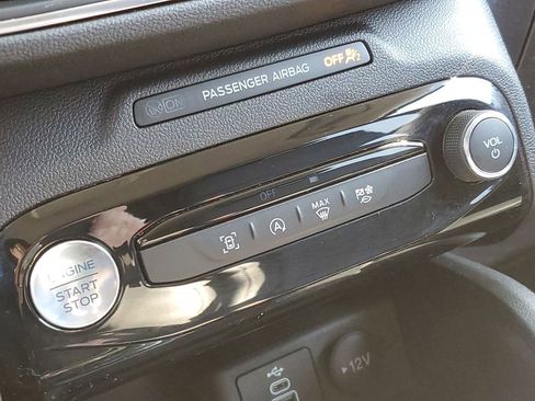 Certified 2025 Ford Escape Platinum AWD/4WD image 22