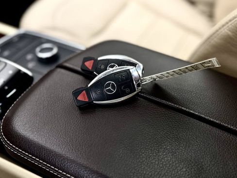 Used 2016 Mercedes-Benz GLE 550e 4MATIC image 33
