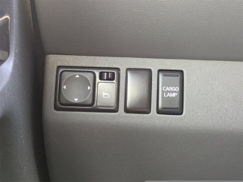 Used 2018 Nissan Frontier SV image 24