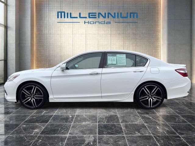 Used 2017 Honda Accord Touring image 2