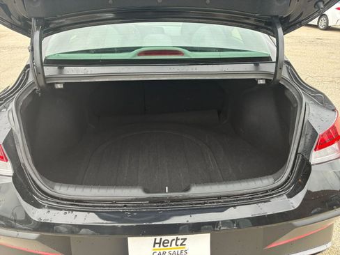 Used 2025 Hyundai Elantra SEL image 32