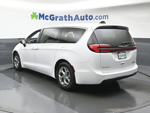 Used 2024 Chrysler Pacifica Limited FWD image 25