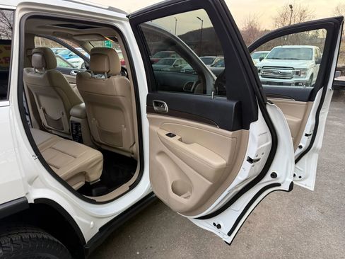 Used 2015 Jeep Grand Cherokee Limited image 18