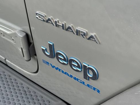 Used 2023 Jeep Wrangler Unlimited Sahara w/ Cold Weather Group AWD/4WD image 15