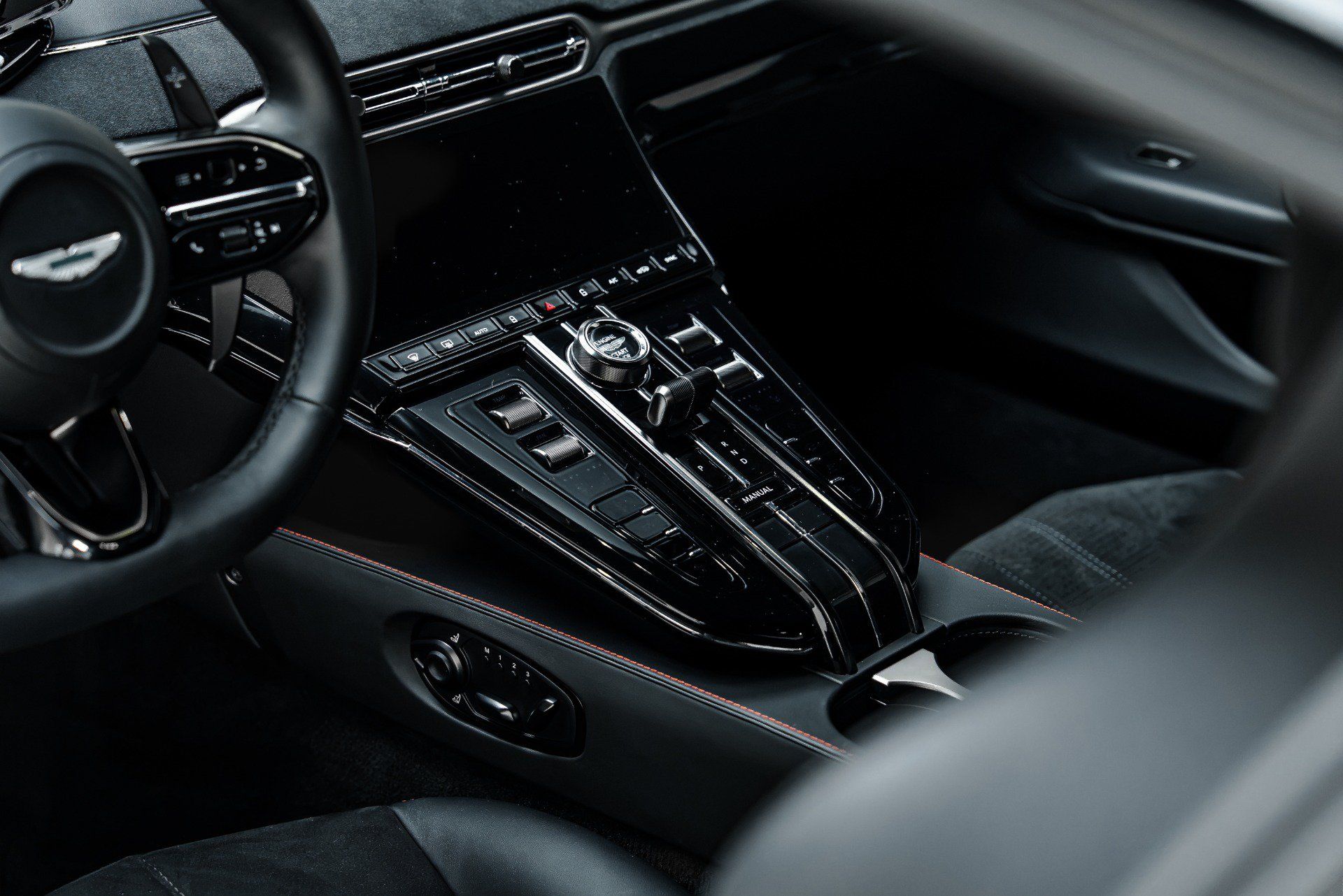 Used 2025 Aston Martin V8 Vantage Coupe RWD image 42