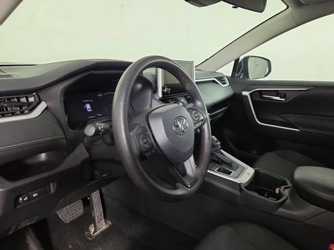 Used 2025 Toyota RAV4 XLE AWD/4WD image 14