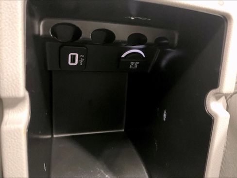 Used 2020 Jeep Cherokee Limited image 27