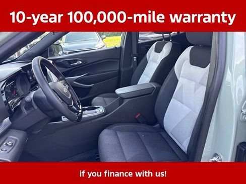 Used 2024 Chevrolet Trax RS w/ Sunroof Package FWD image 30