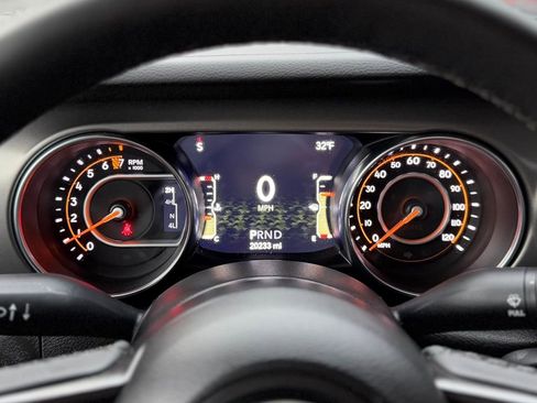 Used 2023 Jeep Gladiator Willys image 12