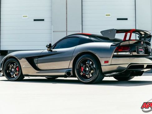Used 2010 Dodge Viper ACR RWD image 4
