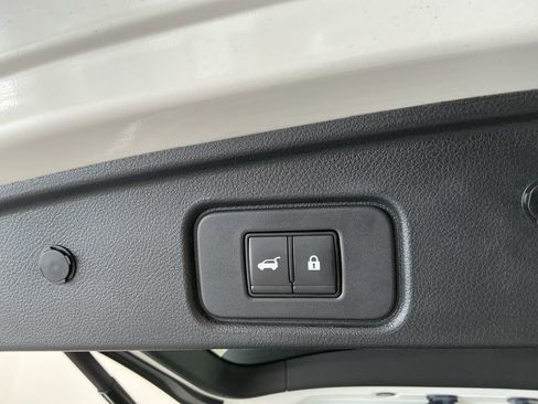 Used 2023 Nissan Pathfinder Platinum image 30