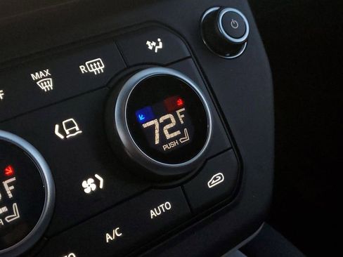 Used 2026 Land Rover Defender 110 X-Dynamic SE image 29