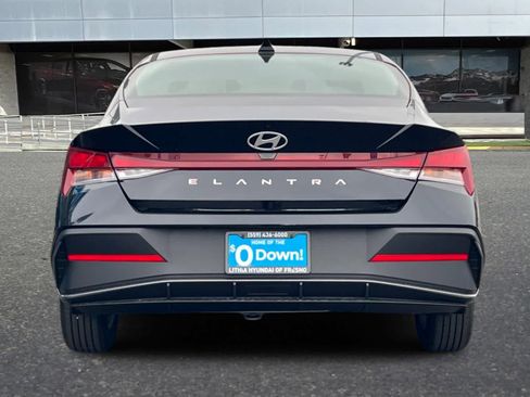 New 2026 Hyundai Elantra SE FWD image 8