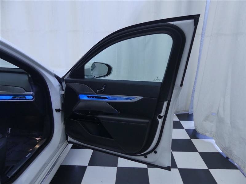 Used 2024 BMW i7 xDrive60 w/ Premium Package AWD/4WD image 26