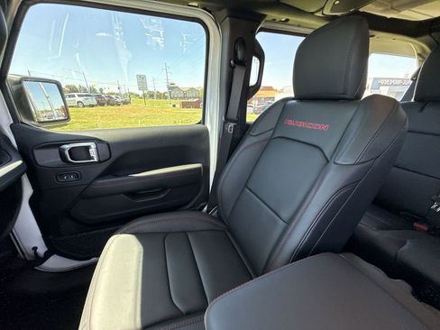 Used 2026 Jeep Wrangler Unlimited Rubicon AWD/4WD image 30